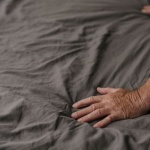 Schlaf wie auf Wolken: So findest du atmungsaktive Bettwäsche für kühle, erholsame Nächte