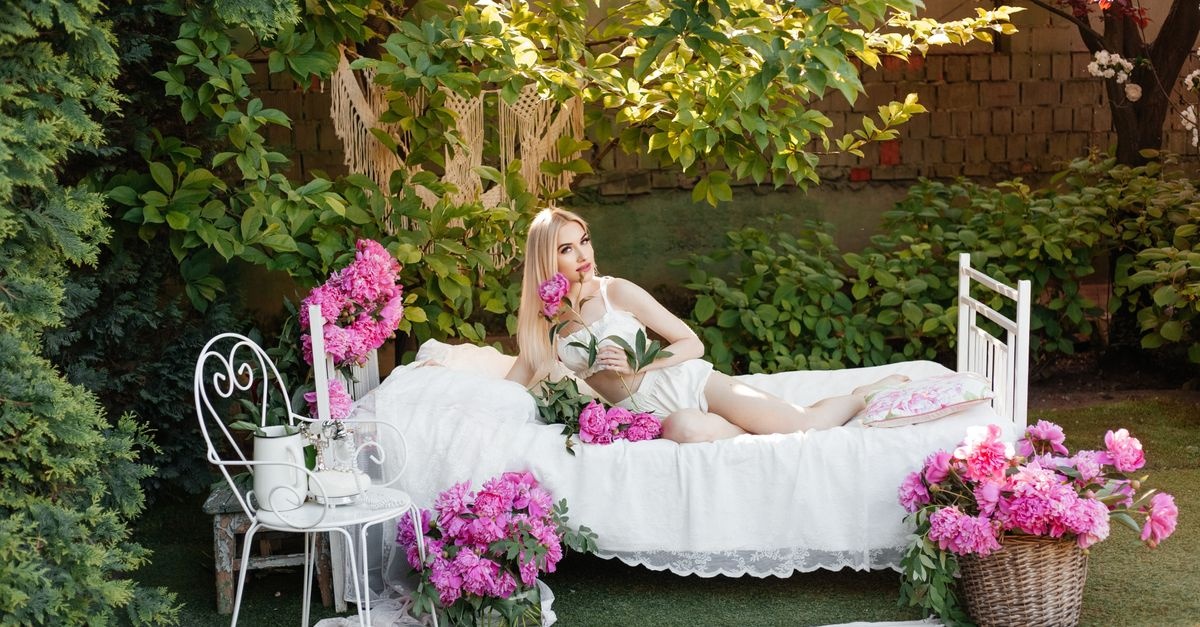 Romantik im Grünen: So gestaltest du deinen traumhaften Garten ganz einfach