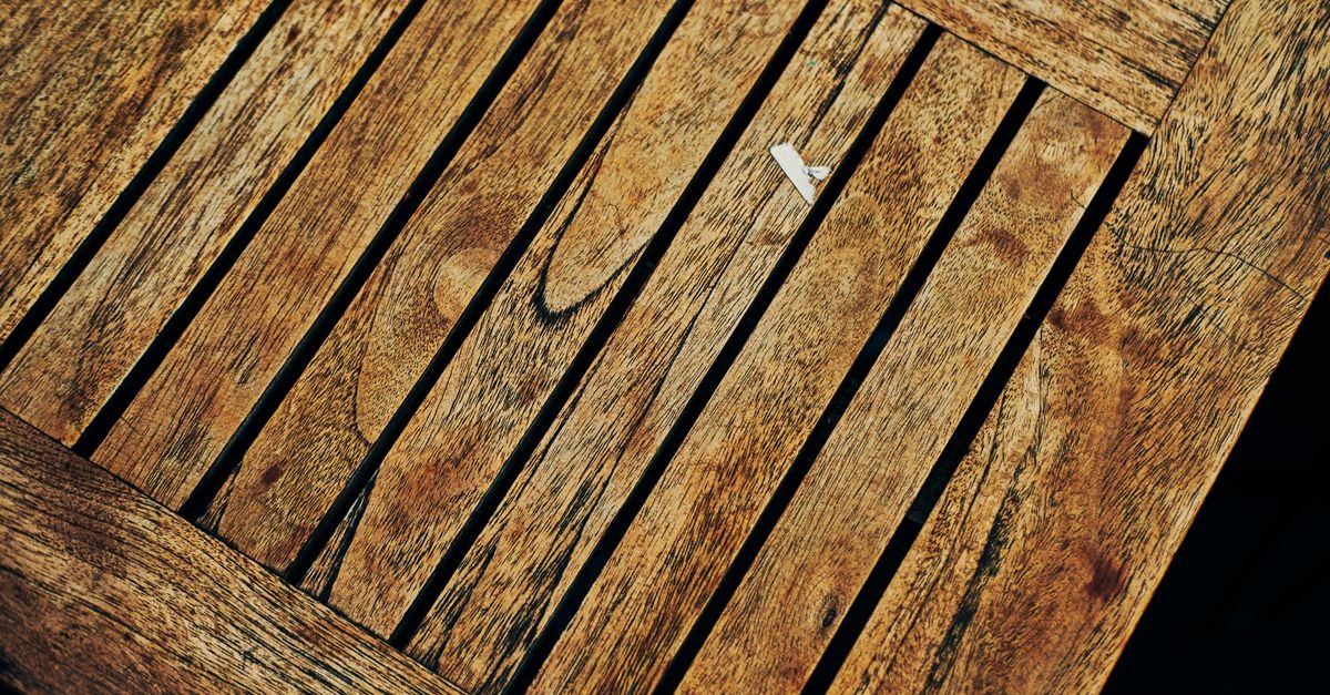 Holzmöbel wie neu: Die besten Tricks gegen Kratzer und Schrammen